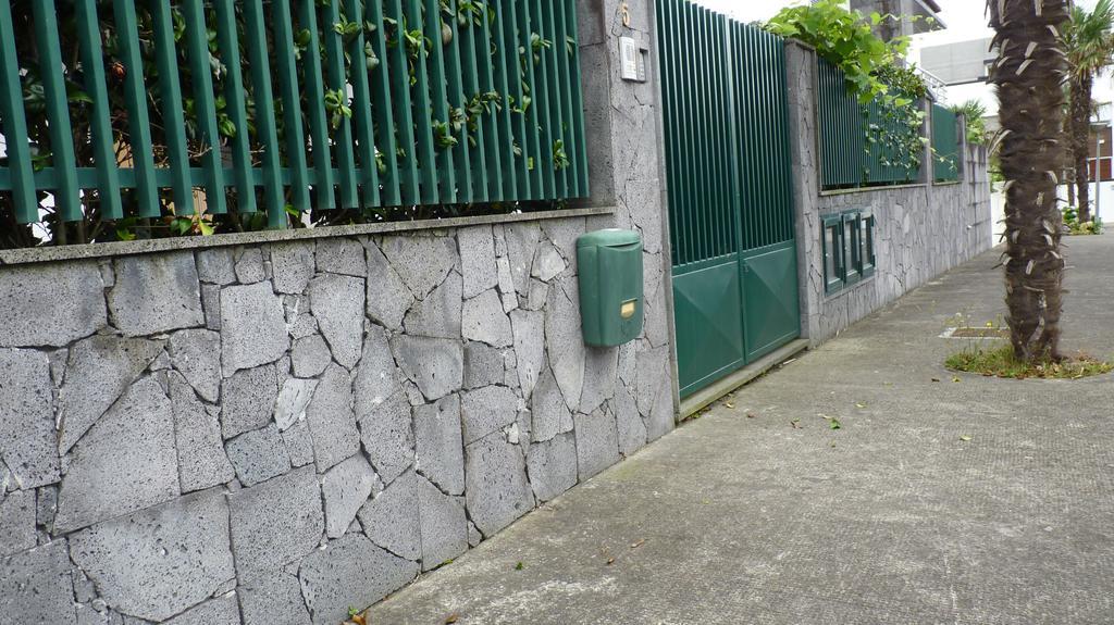 Azores Holidays House -B&B - Suites - Self Check-In Keyboard 蓬塔德尔加达 外观 照片
